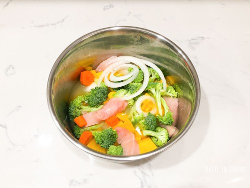 電鍋煮白米、胡蘿蔔、洋蔥、雞胸肉、南瓜、花椰菜 、酪梨油.jpg